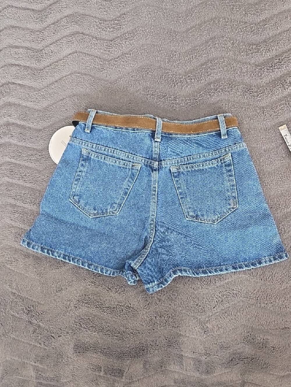 Vintage Warner Bros. Tweety Blue Denim High-Rise Shorts with Brown Belt - Picture 7 of 10